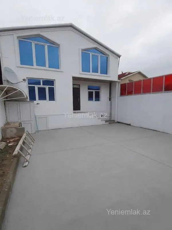 Satılır 5 otaqlı həyət evi 140 m²