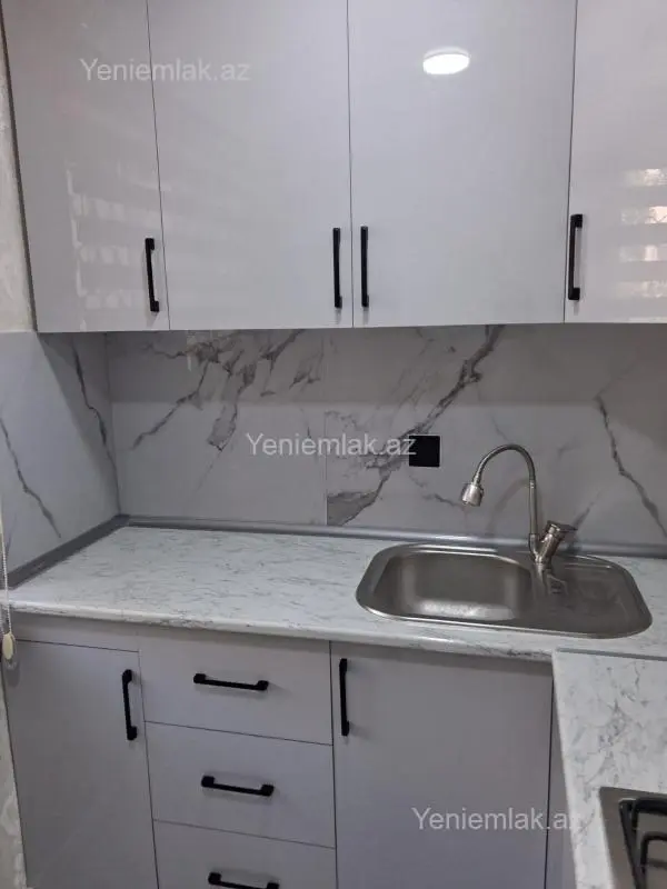 Satılır 2 otaqlı köhnə tikili 65 m²