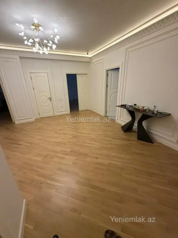 Satılır 4 otaqlı yeni tikili 180 m²