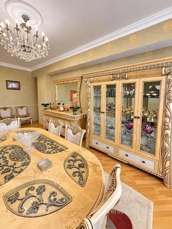 Satılır 3 otaqlı yeni tikili 130 m²