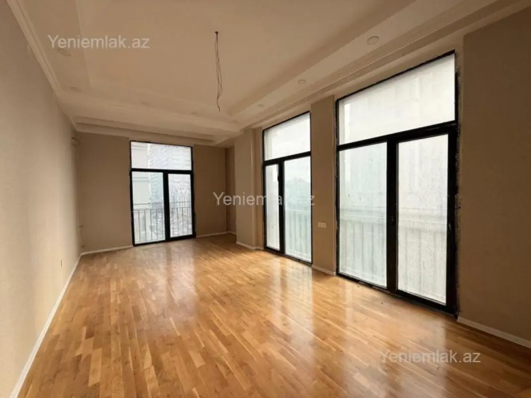 Satılır 4 otaqlı yeni tikili 140 m²