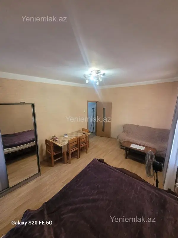 Satılır 1 otaqlı köhnə tikili 42 m²