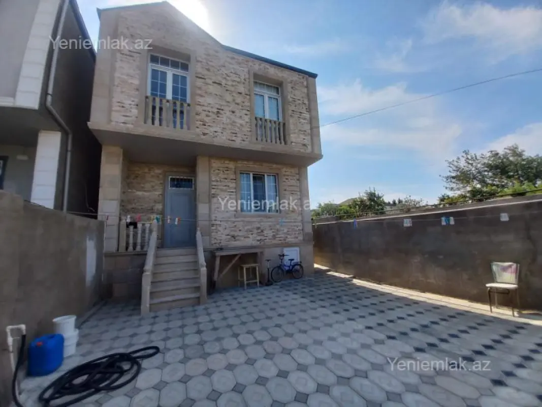 Satılır 4 otaqlı həyət evi 100 m²