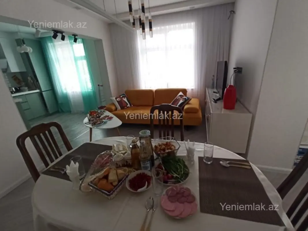 Satılır 2 otaqlı köhnə tikili 60 m²