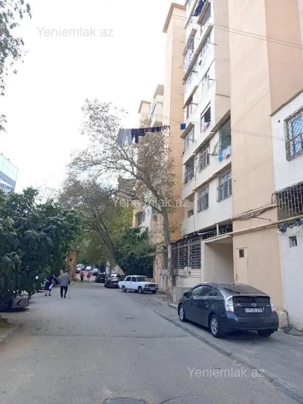 Satılır 2 otaqlı köhnə tikili 60 m²