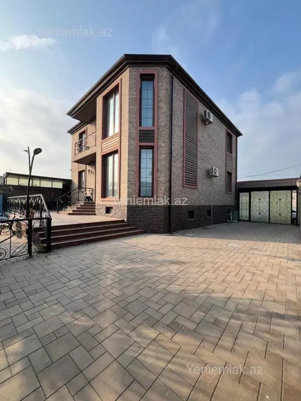 Satılır 6 otaqlı həyət evi 300 m²