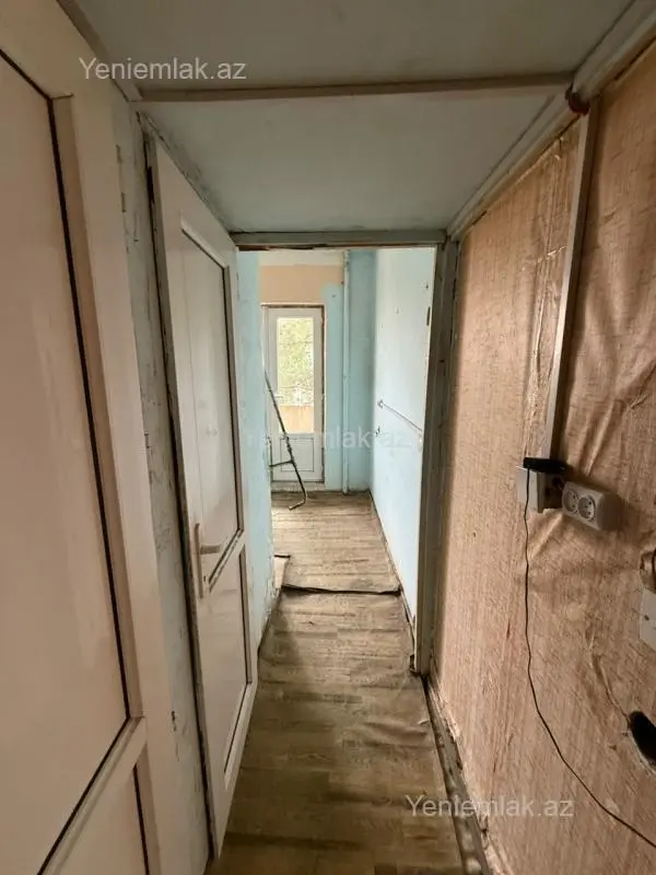 Satılır 2 otaqlı köhnə tikili 60 m²