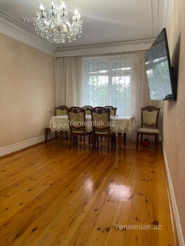Satılır 3 otaqlı köhnə tikili 90 m²
