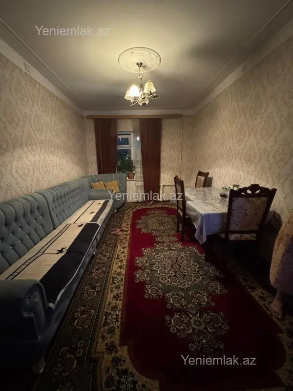 Satılır 3 otaqlı köhnə tikili 90 m²