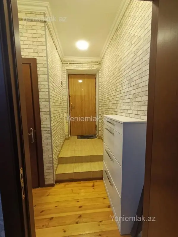 Satılır 1 otaqlı köhnə tikili 38 m²