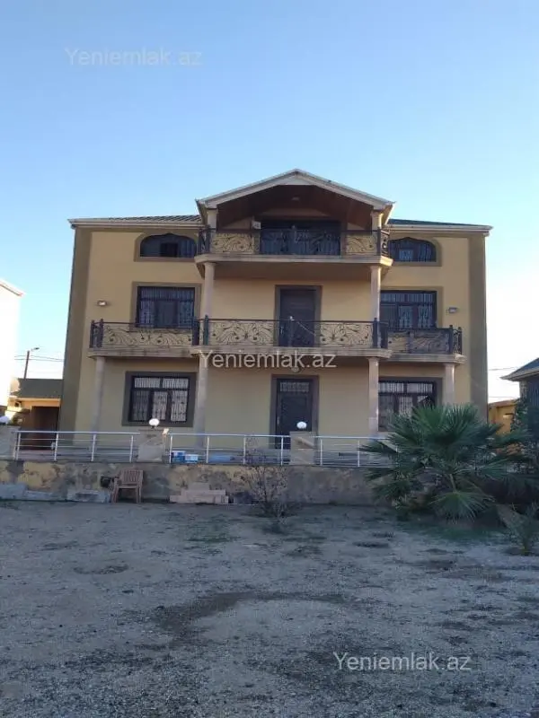 Satılır 6 otaqlı həyət evi 360 m²