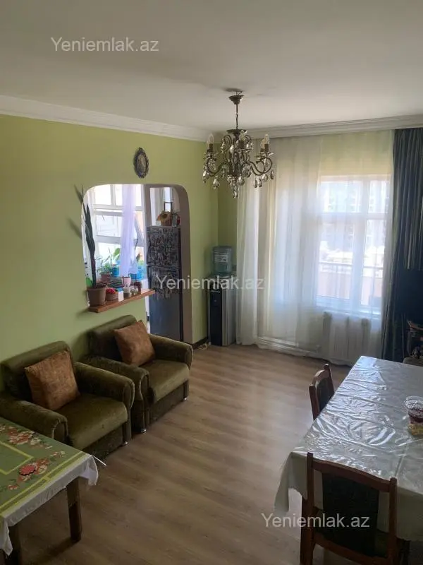 Satılır 5 otaqlı köhnə tikili 120 m²
