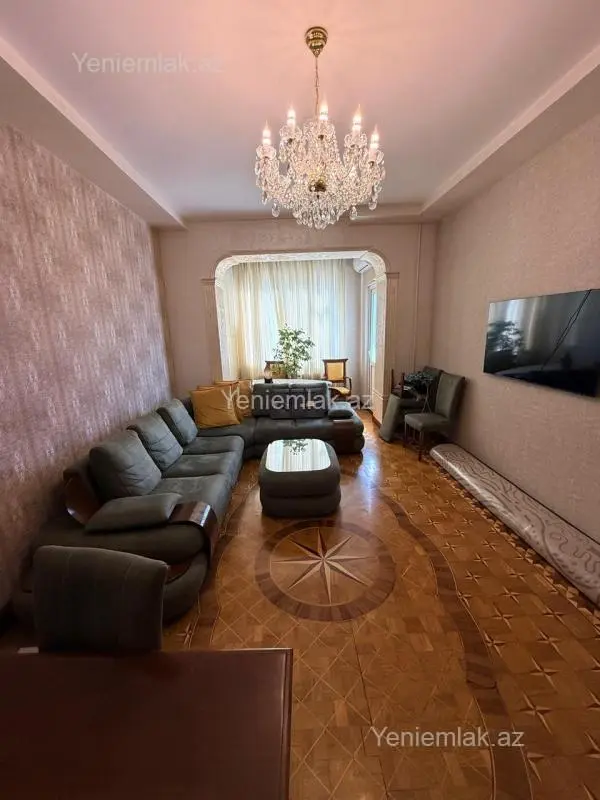 Satılır 4 otaqlı köhnə tikili 98 m²