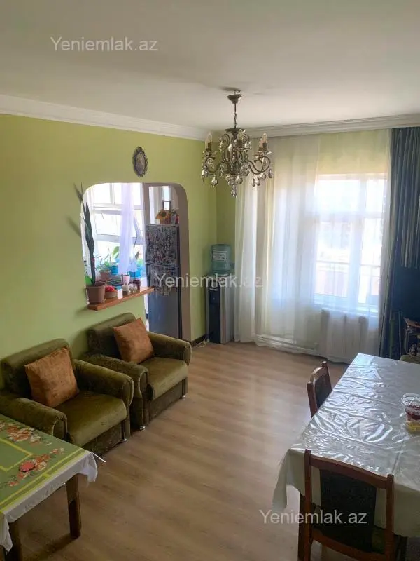 Satılır 5 otaqlı köhnə tikili 120 m²
