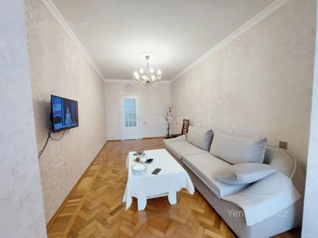 Satılır 2 otaqlı köhnə tikili 65 m²
