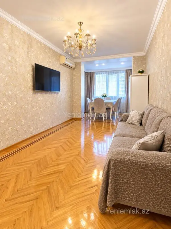 Satılır 4 otaqlı köhnə tikili 100 m²