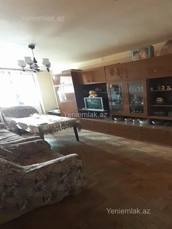 Satılır 4 otaqlı köhnə tikili 120 m²