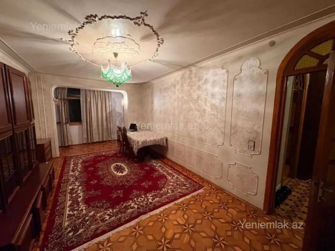 Satılır 4 otaqlı köhnə tikili 100 m²