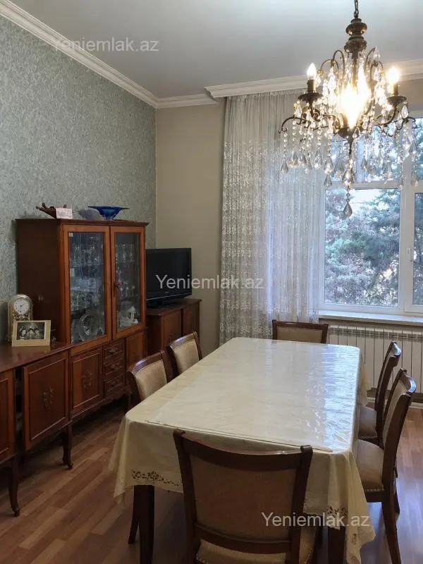 Satılır 2 otaqlı köhnə tikili 60 m²