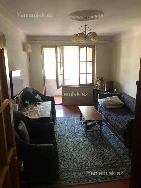 Satılır 2 otaqlı köhnə tikili 55 m²