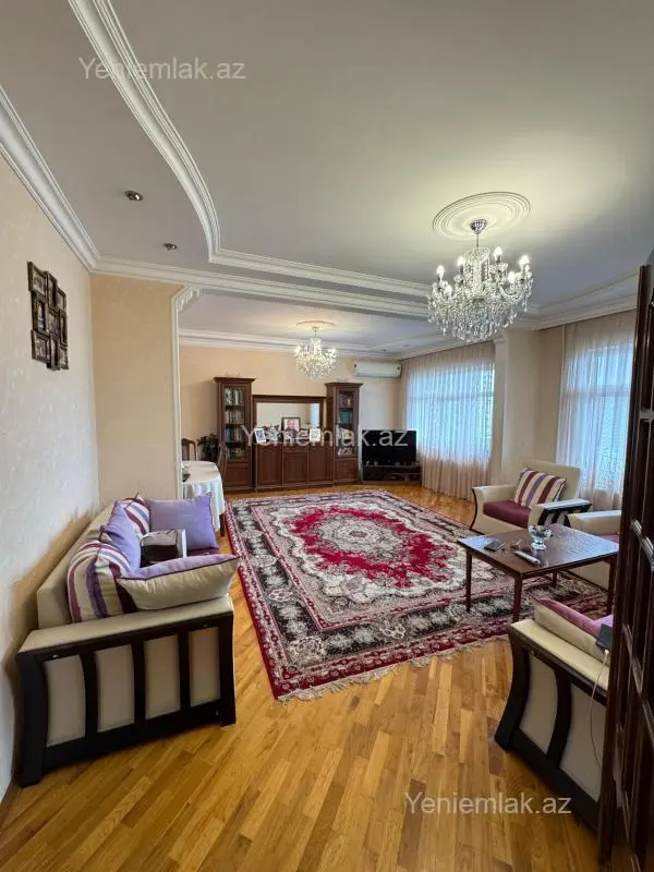 Satılır 5 otaqlı köhnə tikili 130 m²