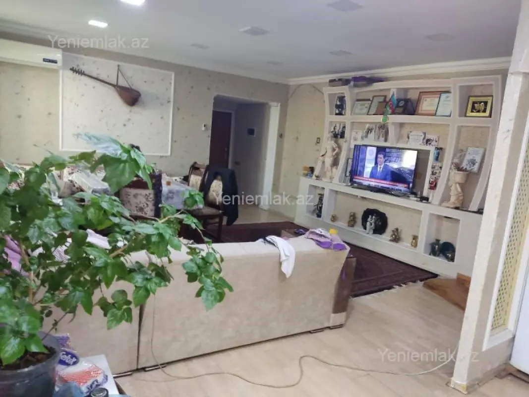 Satılır 5 otaqlı köhnə tikili 160 m²