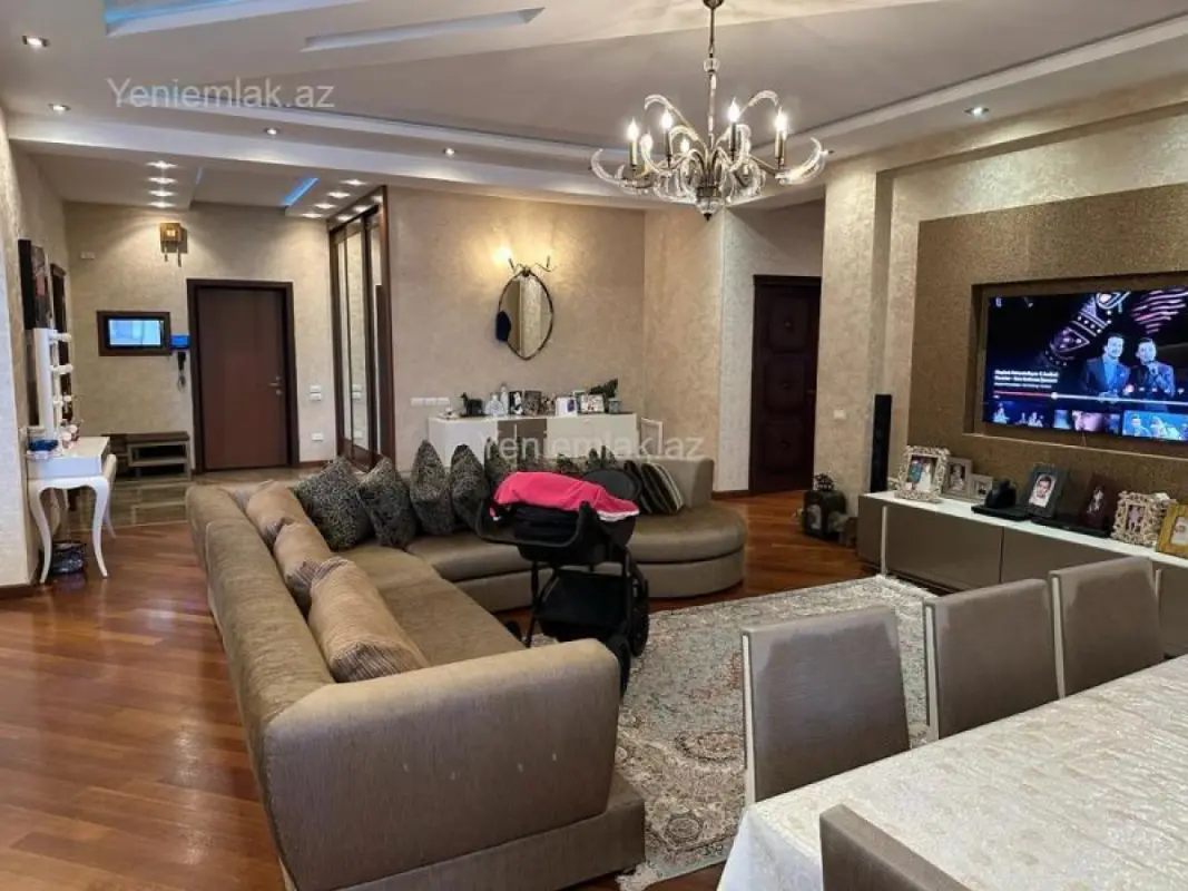 Satılır 4 otaqlı yeni tikili 175 m²