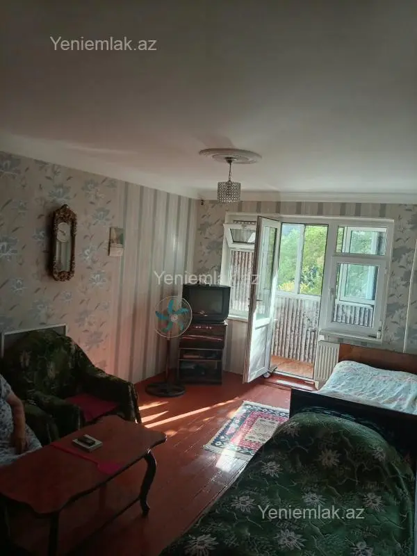 Satılır 1 otaqlı köhnə tikili 32 m²