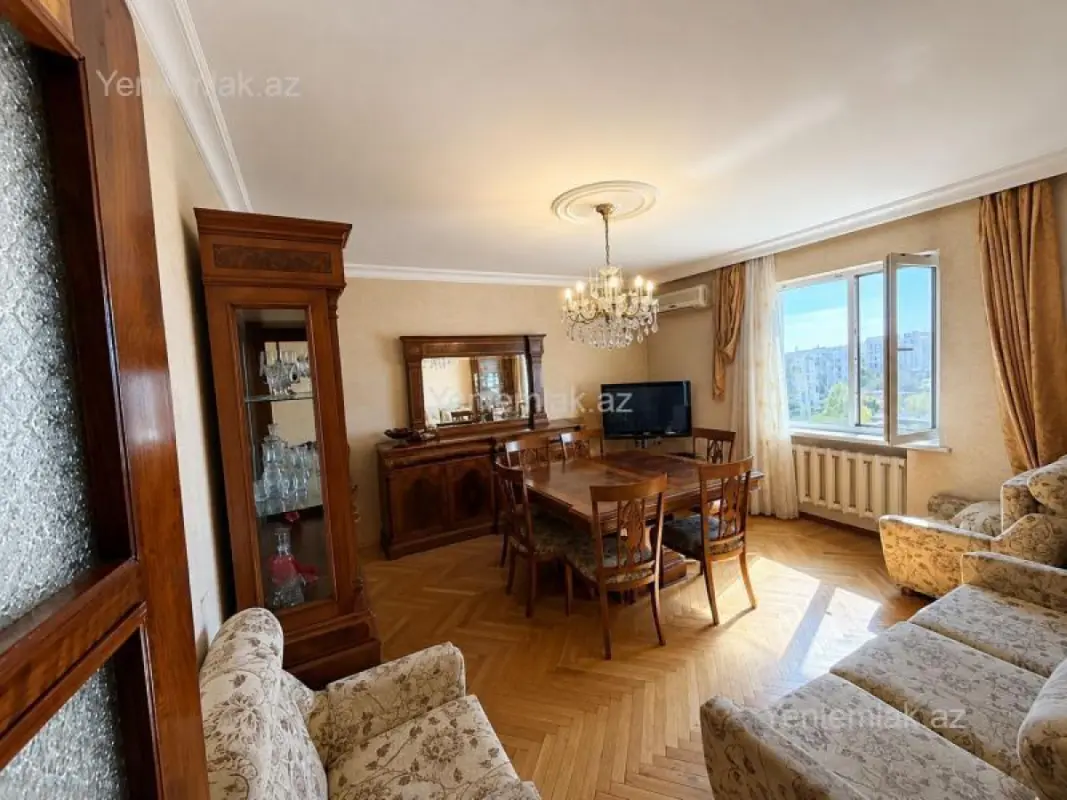 Satılır 4 otaqlı köhnə tikili 105 m²
