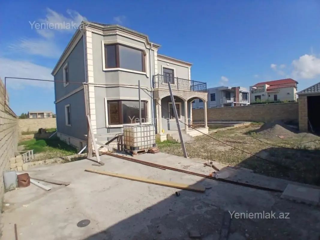 Satılır 6 otaqlı həyət evi 380 m²