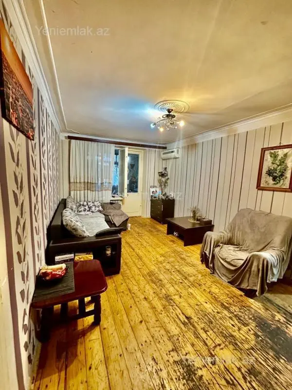 Satılır 2 otaqlı köhnə tikili 55 m²
