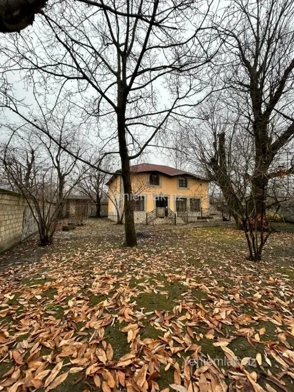 Satılır 5 otaqlı həyət evi 200 m²