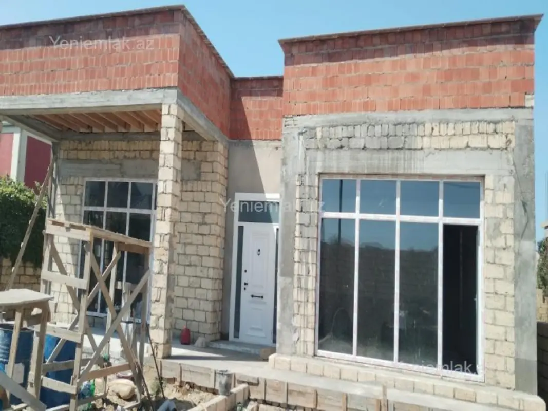 Satılır 5 otaqlı həyət evi 240 m²