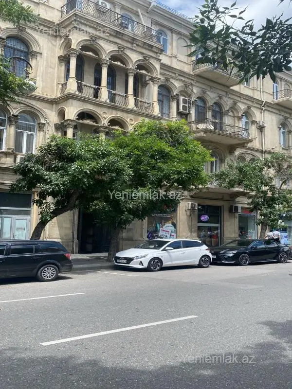 Satılır 3 otaqlı köhnə tikili 106 m²
