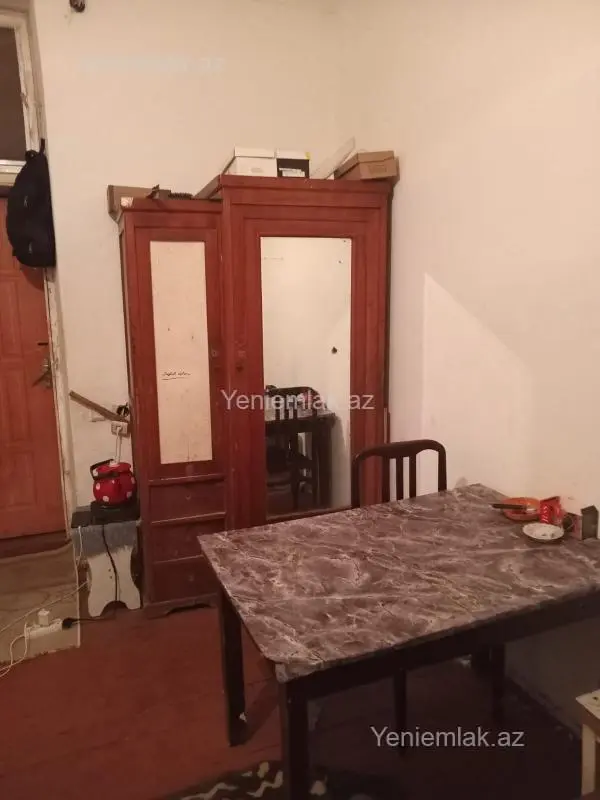 Satılır 1 otaqlı köhnə tikili 20 m²