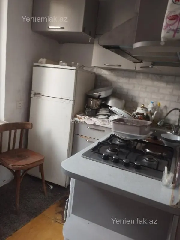 Satılır 1 otaqlı köhnə tikili 50 m²