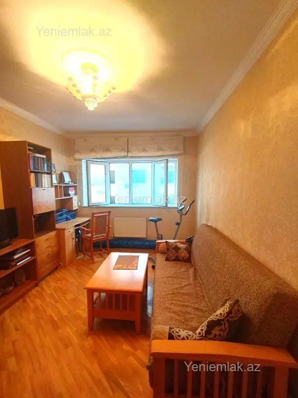 Satılır 4 otaqlı köhnə tikili 110 m²