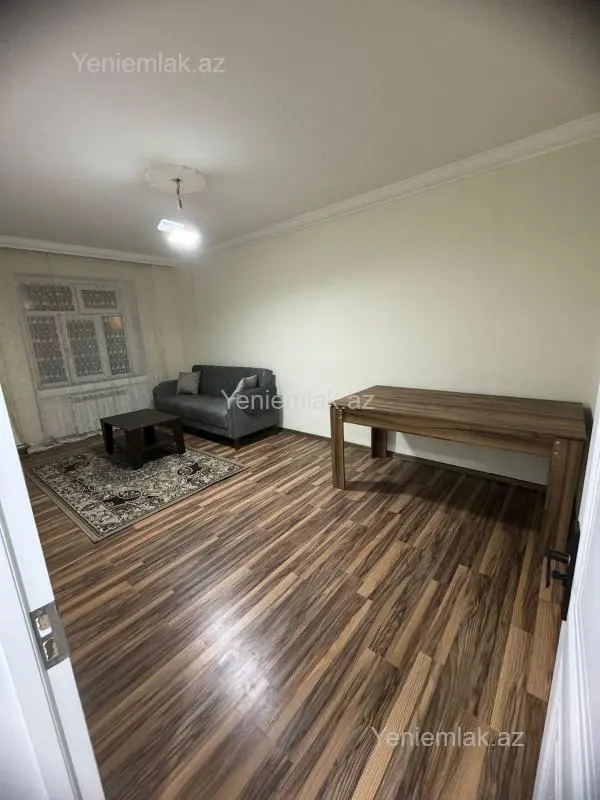 Satılır 2 otaqlı köhnə tikili 60 m²