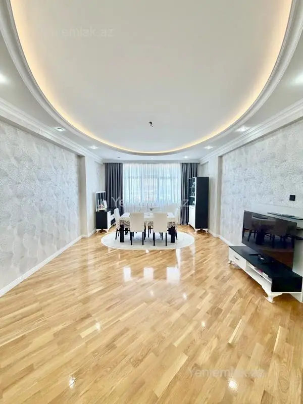 Satılır 3 otaqlı yeni tikili 135 m²