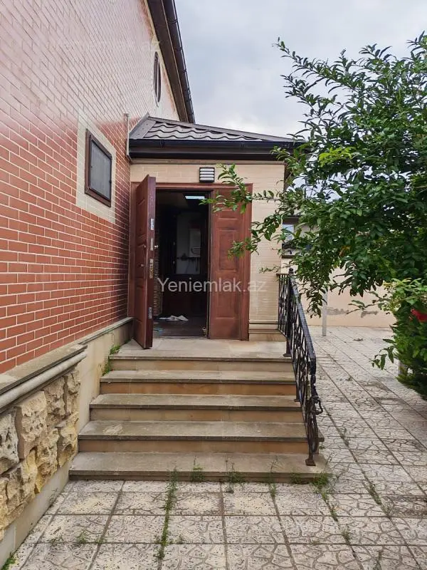 Satılır 7 otaqlı həyət evi 200 m²