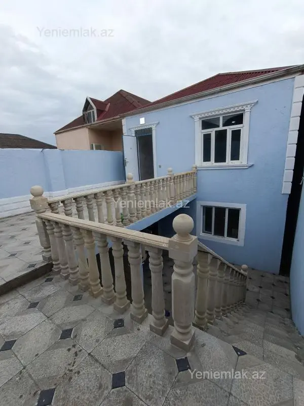 Satılır 6 otaqlı həyət evi 100 m²