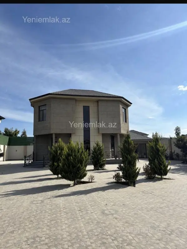 Satılır 5 otaqlı həyət evi 300 m²