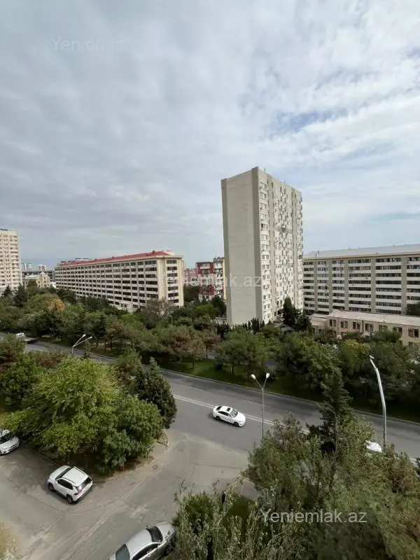 Satılır 4 otaqlı köhnə tikili 110 m²