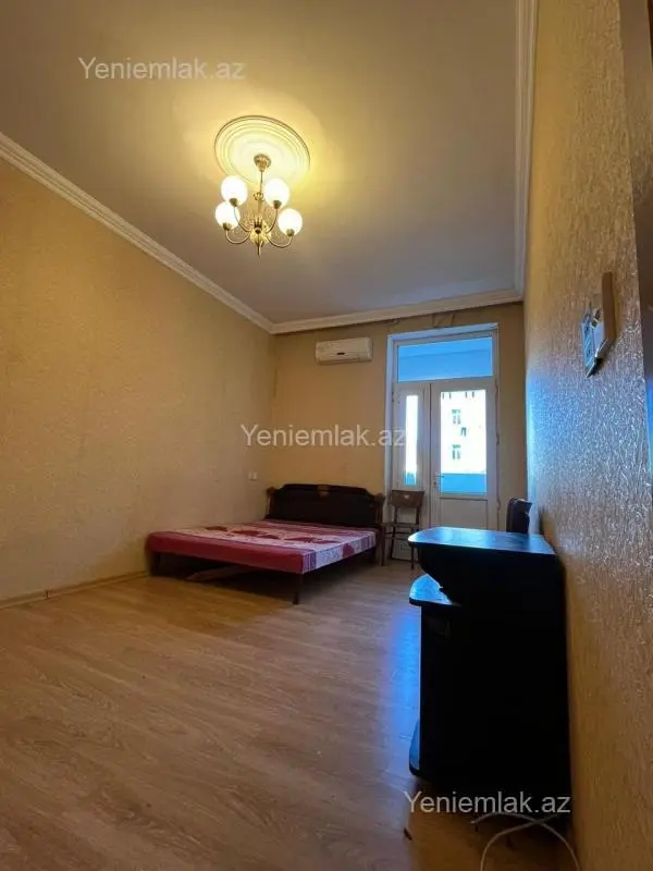 Satılır 1 otaqlı köhnə tikili 40 m²