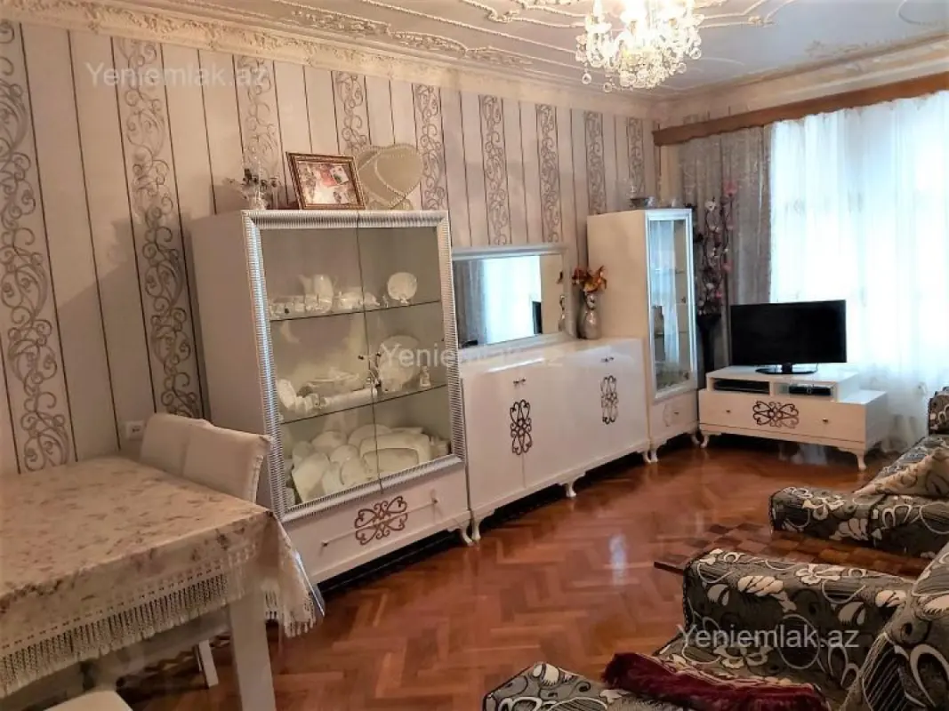 Satılır 3 otaqlı köhnə tikili 80 m²