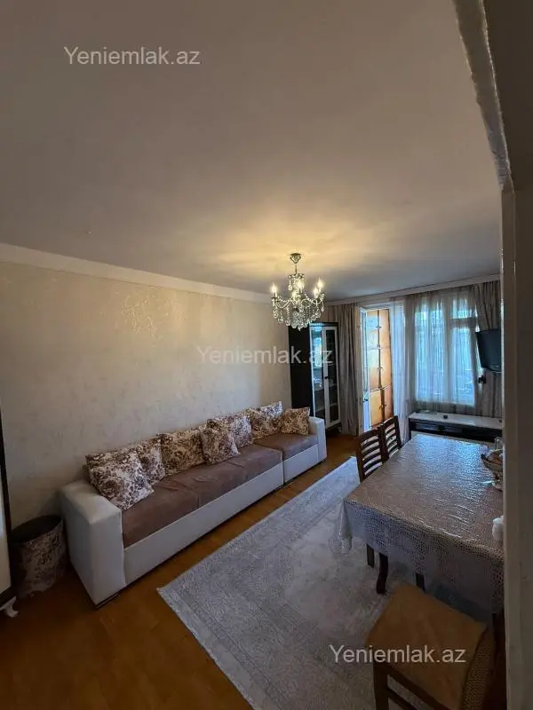 Satılır 5 otaqlı köhnə tikili 75 m²