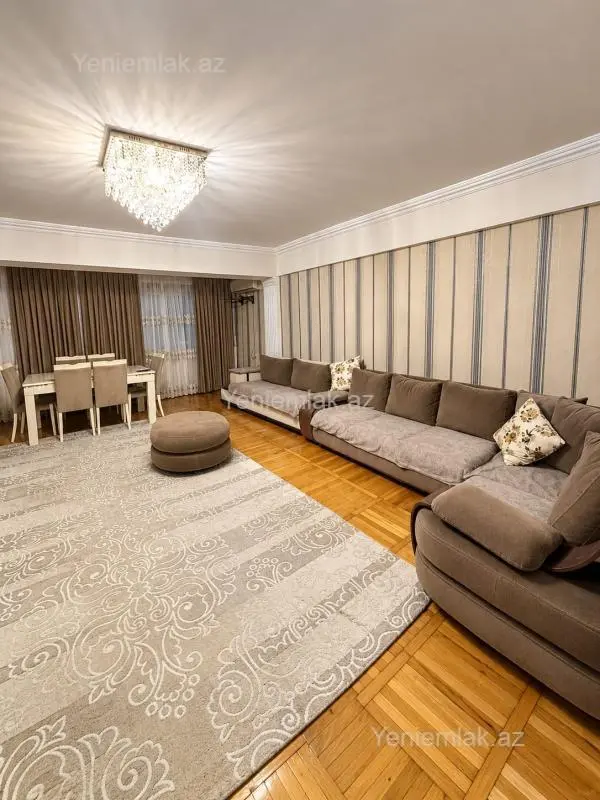 Satılır 4 otaqlı köhnə tikili 120 m²