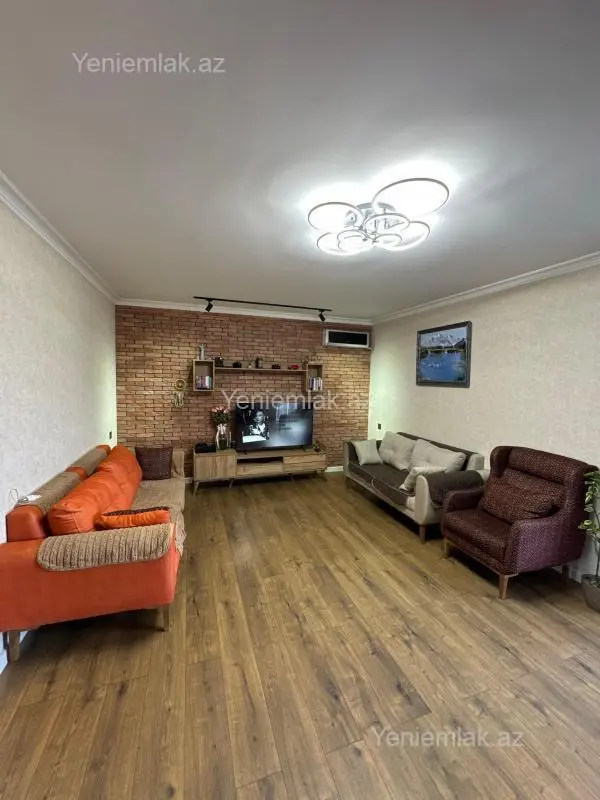 Satılır 5 otaqlı köhnə tikili 100 m²