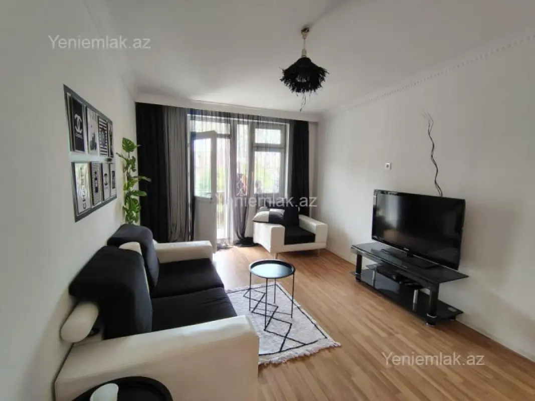 Satılır 2 otaqlı köhnə tikili 60 m²