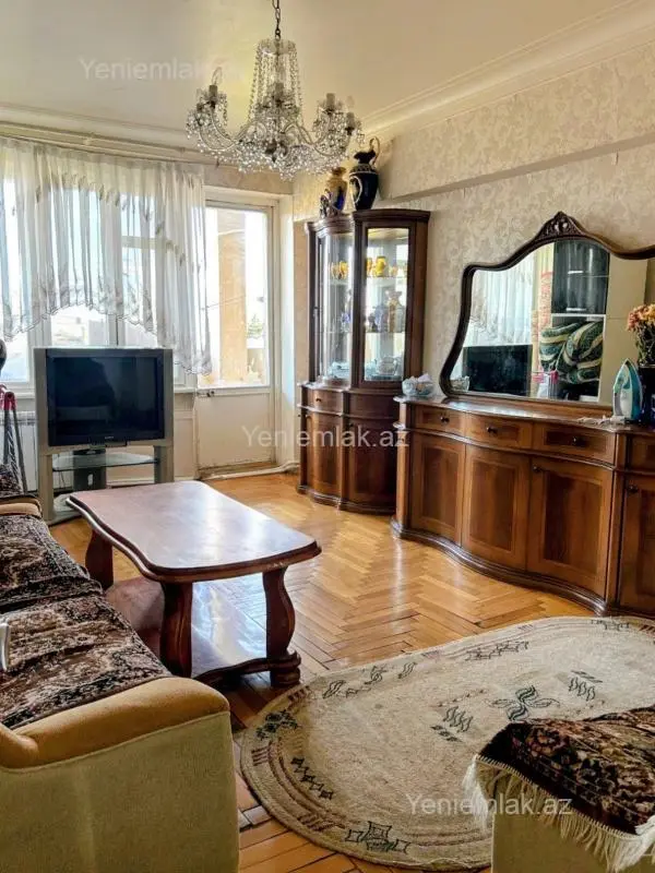 Satılır 3 otaqlı köhnə tikili 80 m²